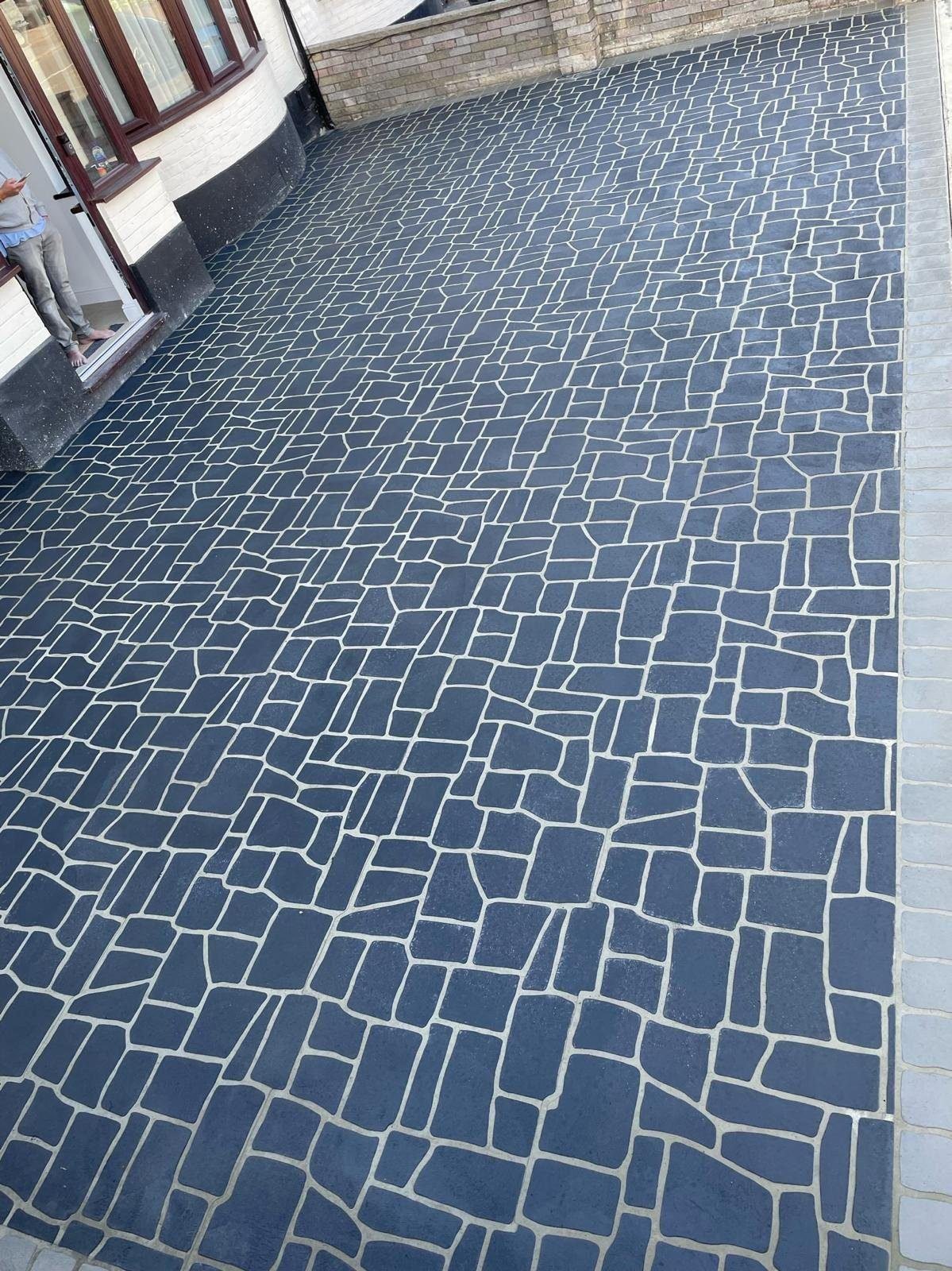 QMiX Concrete drive way at house