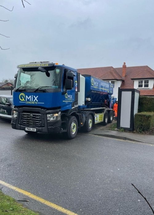 qmx_A Concrete Truck backing up 01 | QMiX Concrete